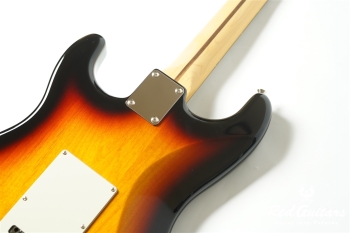  Made in Japan Hybrid II Stratocaster - 3-Color Sunburst